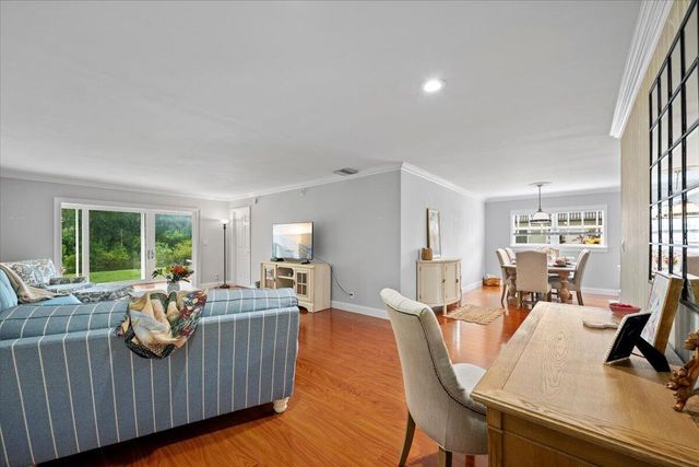 206 Lake Susan Lane, West Palm Beach, FL 33411