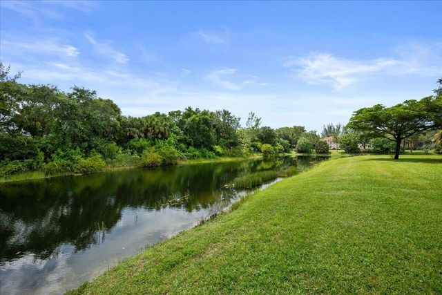 206 Lake Susan Lane, West Palm Beach, FL 33411