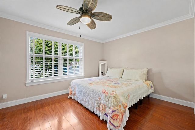 206 Lake Susan Lane, West Palm Beach, FL 33411