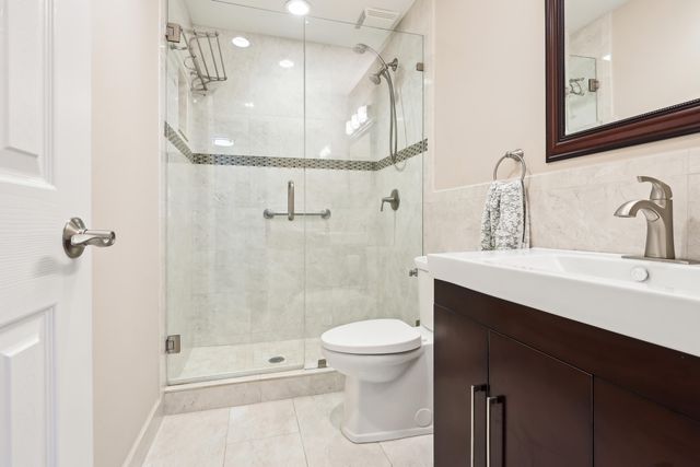 206 Lake Susan Lane, West Palm Beach, FL 33411