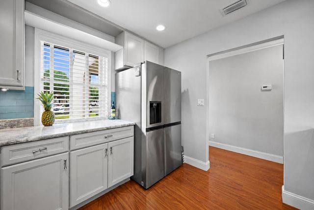 206 Lake Susan Lane, West Palm Beach, FL 33411