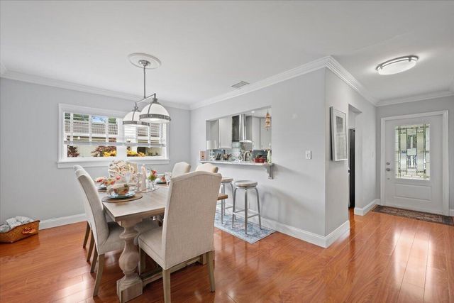 206 Lake Susan Lane, West Palm Beach, FL 33411