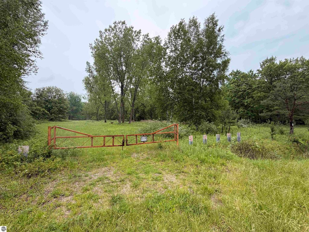 Image 1 of property listing at 4280 W Shepherd Road, St Louis, MI 48880