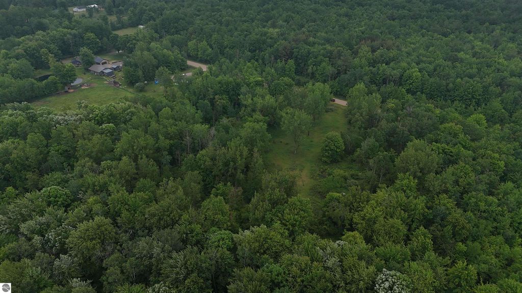 Image 10 of property listing at 4280 W Shepherd Road, St Louis, MI 48880