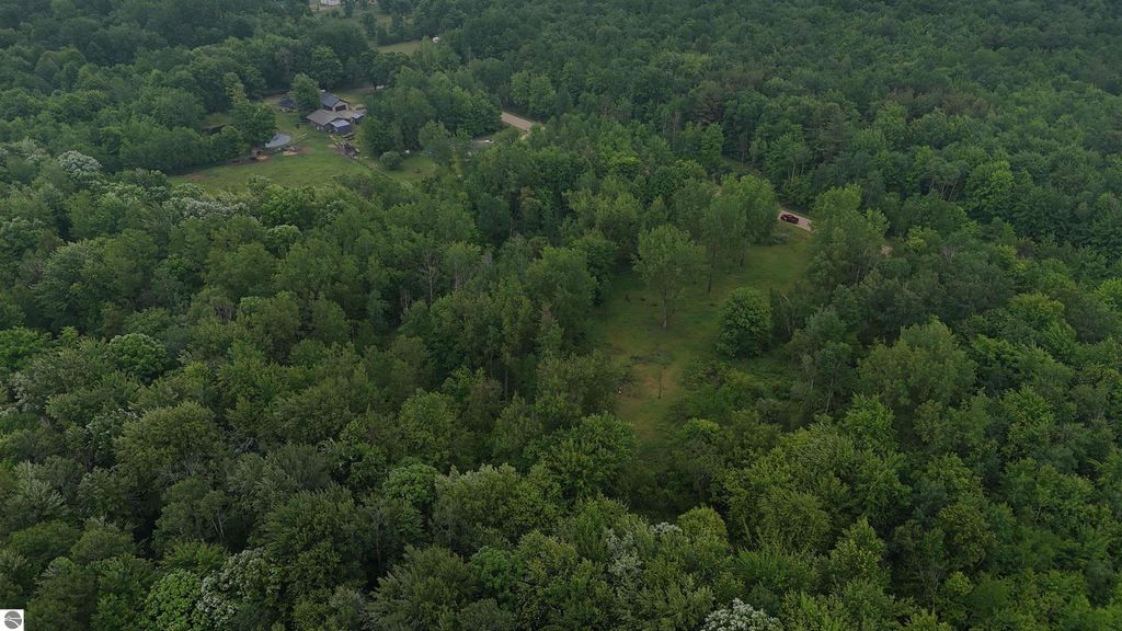 Image 11 of property listing at 4280 W Shepherd Road, St Louis, MI 48880