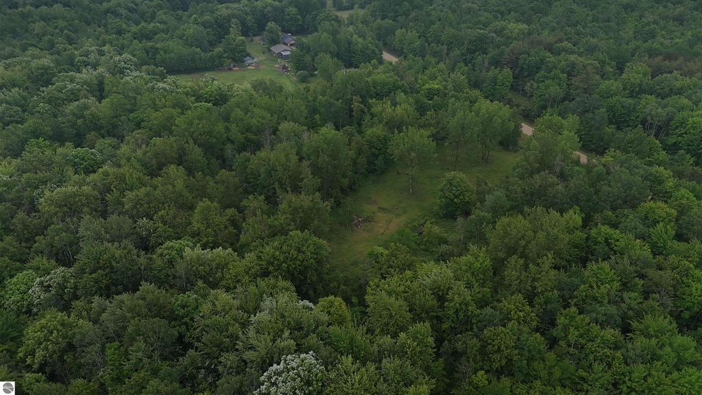 Image 12 of property listing at 4280 W Shepherd Road, St Louis, MI 48880