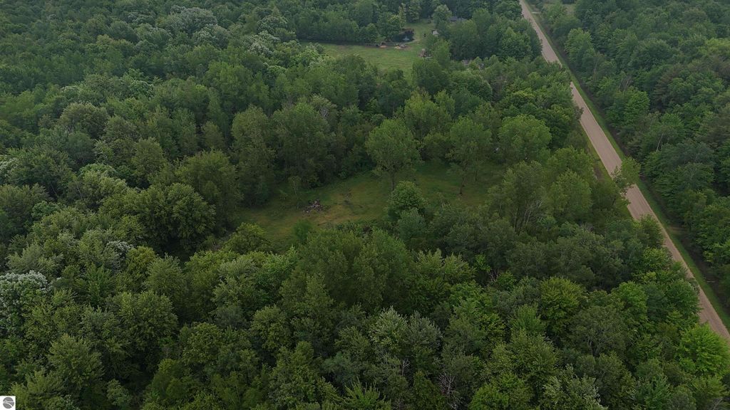 Image 15 of property listing at 4280 W Shepherd Road, St Louis, MI 48880
