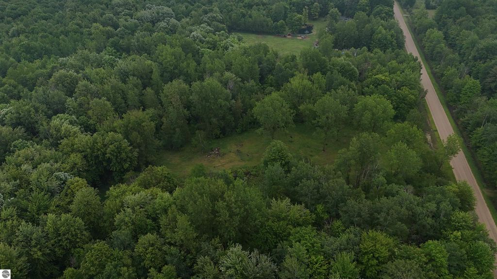 Image 16 of property listing at 4280 W Shepherd Road, St Louis, MI 48880
