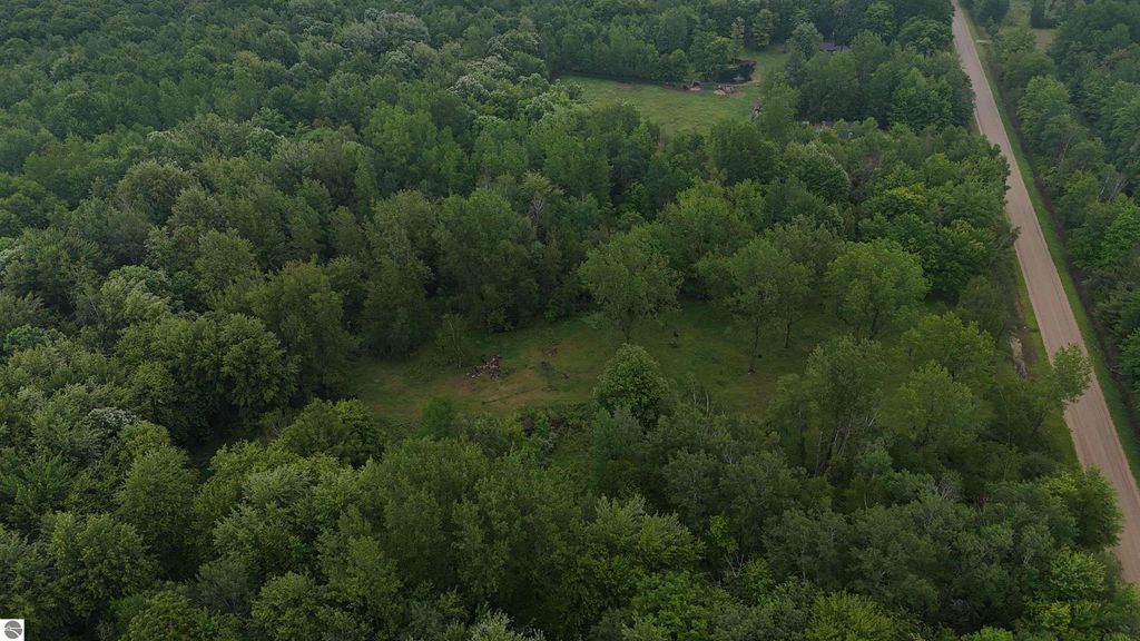 Image 17 of property listing at 4280 W Shepherd Road, St Louis, MI 48880