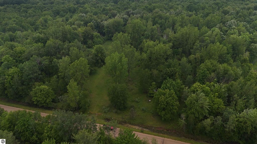 Image 4 of property listing at 4280 W Shepherd Road, St Louis, MI 48880