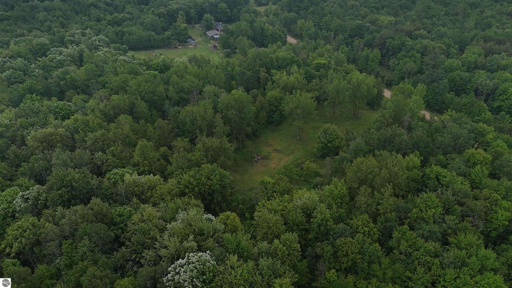 Image 6 of property listing at 4280 W Shepherd Road, St Louis, MI 48880