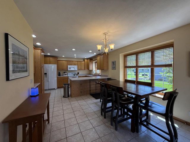 3402 Kingsbridge Drive, Janesville, WI 53546