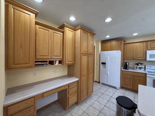 3402 Kingsbridge Drive, Janesville, WI 53546