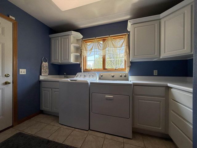 3402 Kingsbridge Drive, Janesville, WI 53546