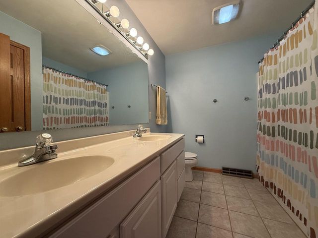 3402 Kingsbridge Drive, Janesville, WI 53546