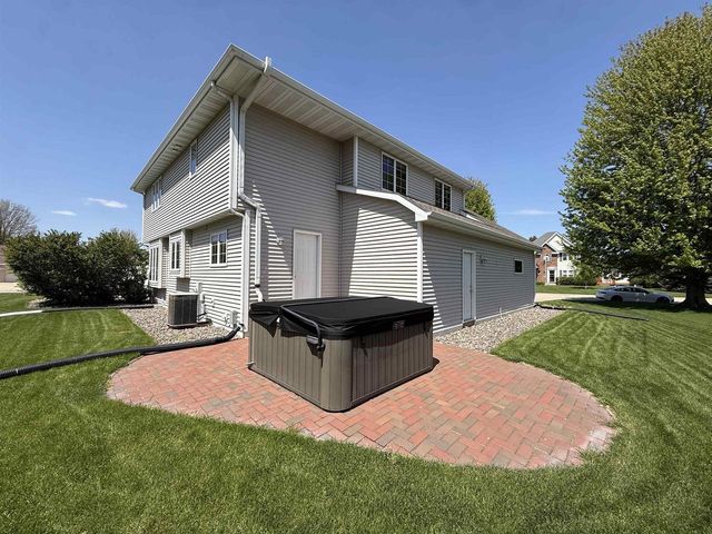 3402 Kingsbridge Drive, Janesville, WI 53546