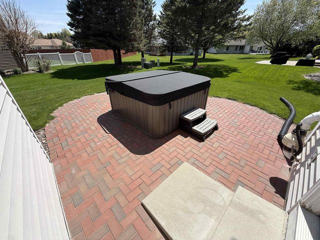 3402 Kingsbridge Drive, Janesville, WI 53546