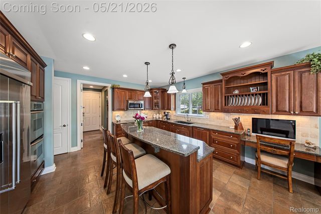 8425 Grays Drive, Grosse Ile Township, MI 48138
