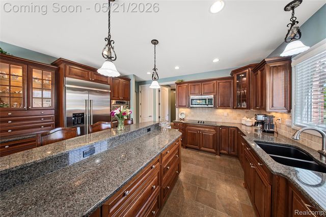 8425 Grays Drive, Grosse Ile Township, MI 48138