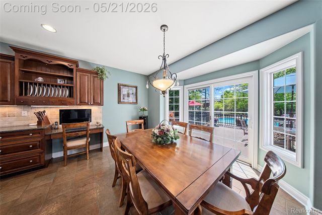 8425 Grays Drive, Grosse Ile Township, MI 48138