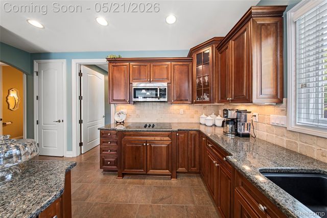 8425 Grays Drive, Grosse Ile Township, MI 48138