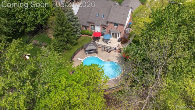 8425 Grays Drive, Grosse Ile Township, MI 48138