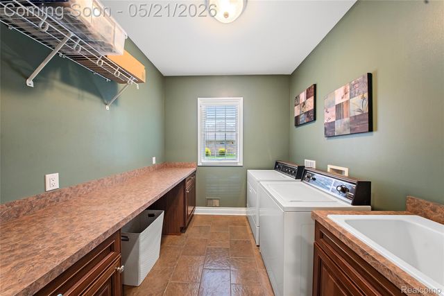 8425 Grays Drive, Grosse Ile Township, MI 48138