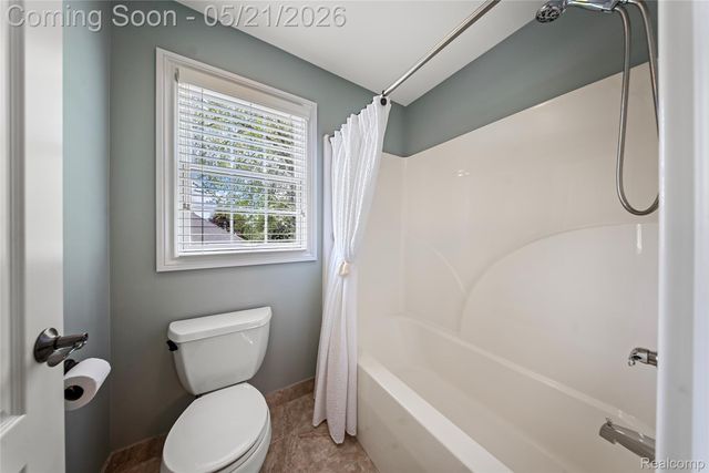 8425 Grays Drive, Grosse Ile Township, MI 48138