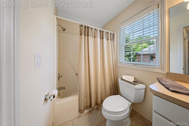 8425 Grays Drive, Grosse Ile Township, MI 48138