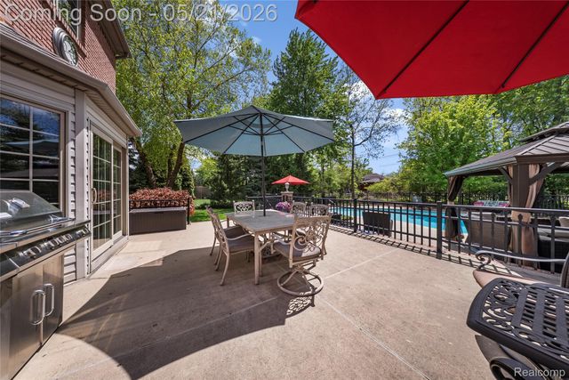 8425 Grays Drive, Grosse Ile Township, MI 48138
