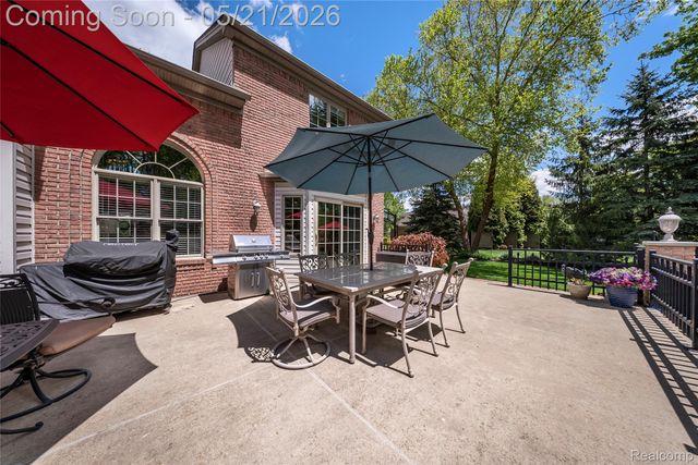 8425 Grays Drive, Grosse Ile Township, MI 48138