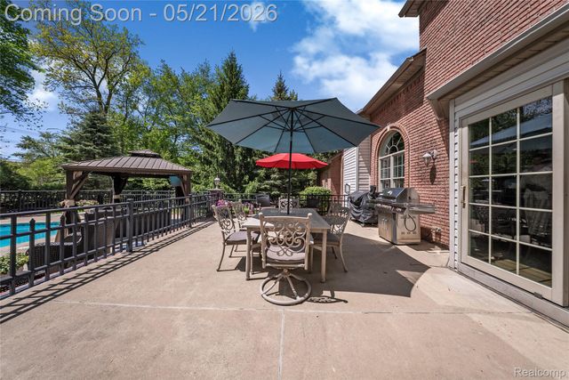 8425 Grays Drive, Grosse Ile Township, MI 48138