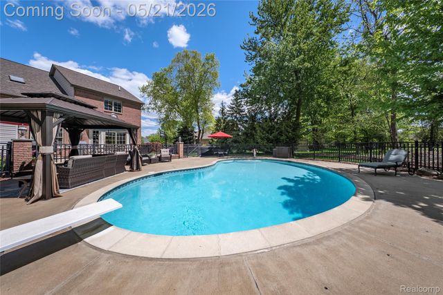 8425 Grays Drive, Grosse Ile Township, MI 48138