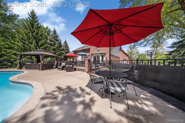 8425 Grays Drive, Grosse Ile Township, MI 48138