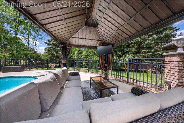 8425 Grays Drive, Grosse Ile Township, MI 48138