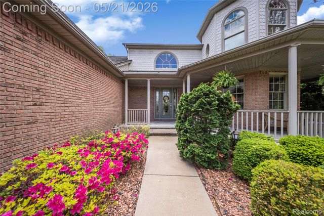 8425 Grays Drive, Grosse Ile Township, MI 48138