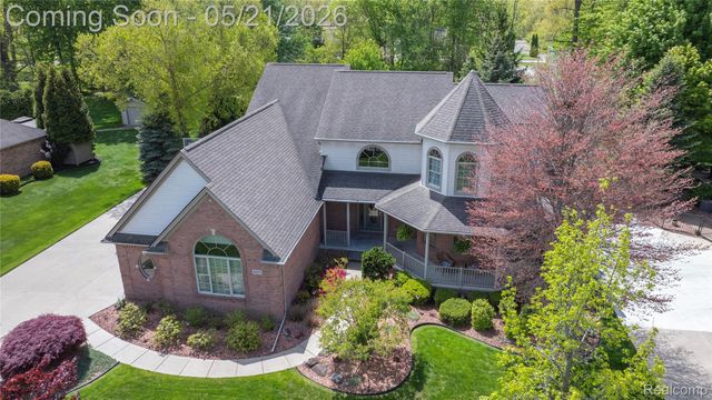 8425 Grays Drive, Grosse Ile Township, MI 48138