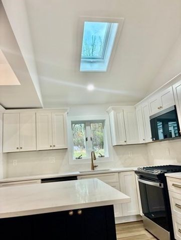 322 River Rd, Andover, MA 01810