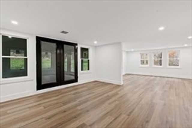 322 River Rd, Andover, MA 01810