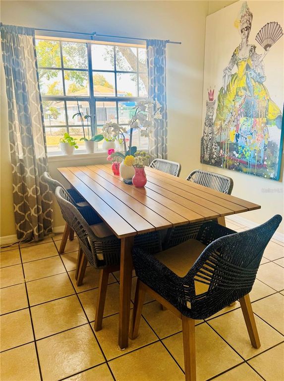 Image 2 of property listing at 1303 DUNHILL DRIVE, Longwood, FL 32750