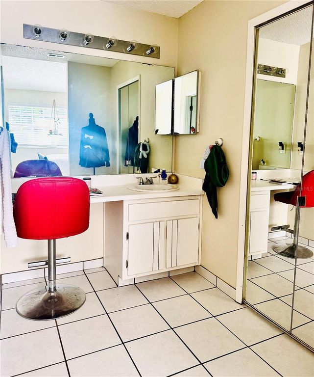 Image 13 of property listing at 1303 DUNHILL DRIVE, Longwood, FL 32750