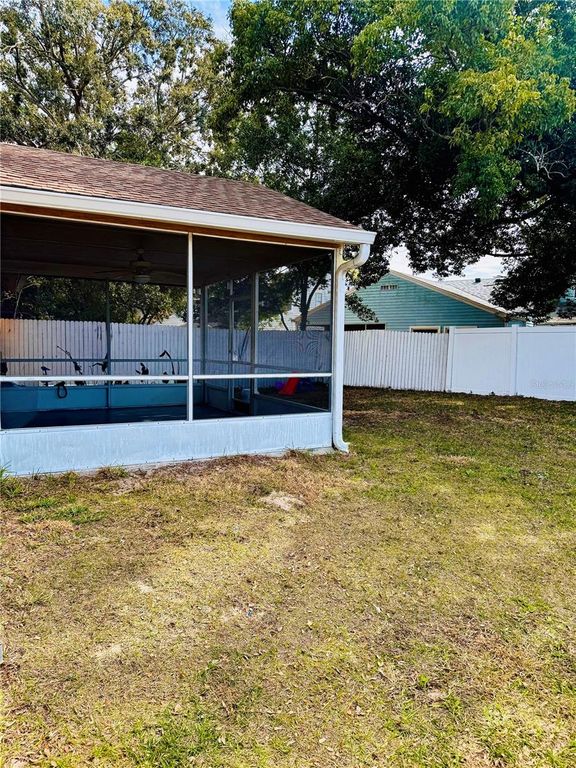 Image 19 of property listing at 1303 DUNHILL DRIVE, Longwood, FL 32750