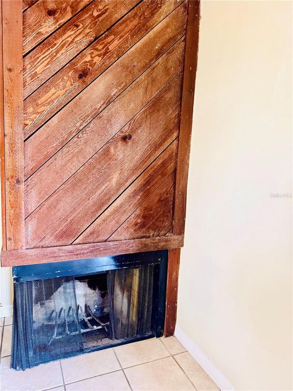 Image 4 of property listing at 1303 DUNHILL DRIVE, Longwood, FL 32750