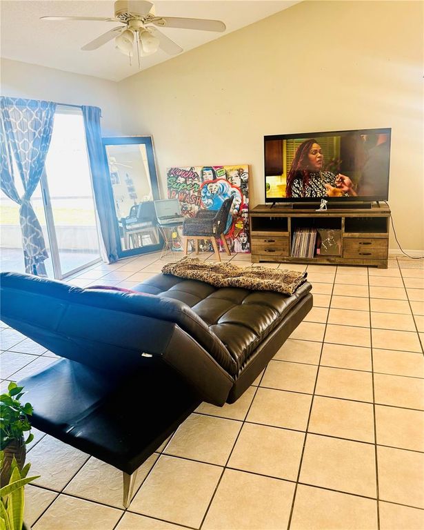 Image 5 of property listing at 1303 DUNHILL DRIVE, Longwood, FL 32750