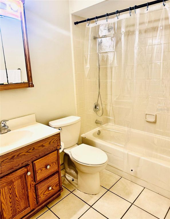 Image 9 of property listing at 1303 DUNHILL DRIVE, Longwood, FL 32750