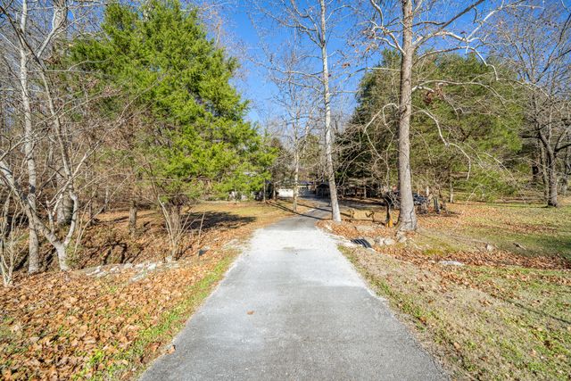 1934 Hog Creek Rd, Waynesboro, TN 38485