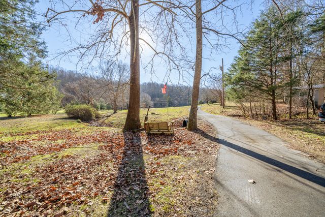 1934 Hog Creek Rd, Waynesboro, TN 38485