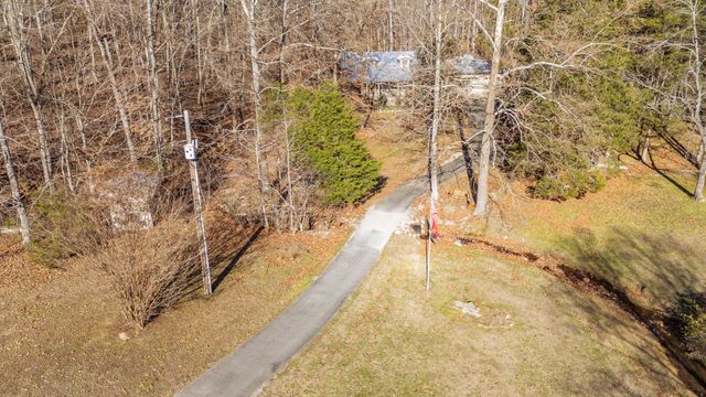 1934 Hog Creek Rd, Waynesboro, TN 38485