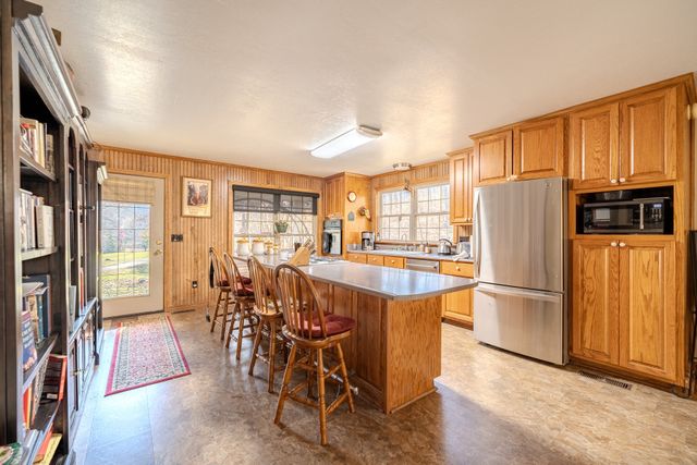 1934 Hog Creek Rd, Waynesboro, TN 38485