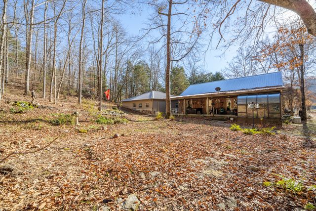 1934 Hog Creek Rd, Waynesboro, TN 38485